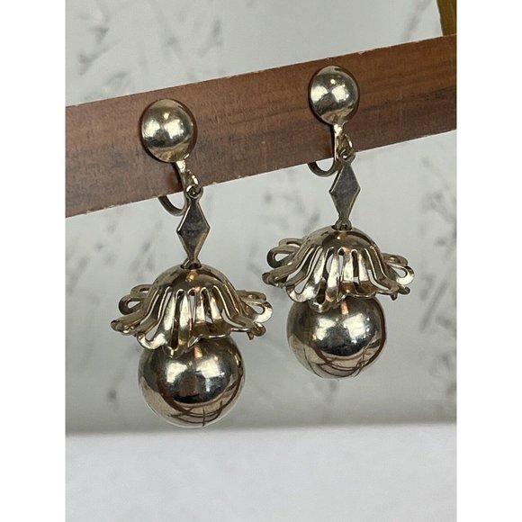 Unbranded Jewelry - Vintage Gold Tone Screw Back Dangle Earrings Filigree Filigree Balls